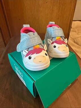 Unicorn Toddler Sneakers in Light Blue and Pink – Soft Hook-and-Loop Closure
